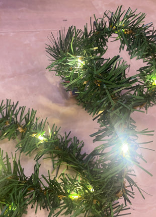 Christmas Vine String Lights, Battery Operated LED Lights, 10 Meter 100 LED Rattan Light String for Indoor Outdoor Decoration